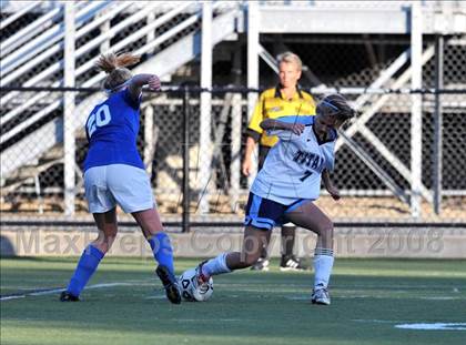 Thumbnail 3 in Salem vs Nashua North photogallery.