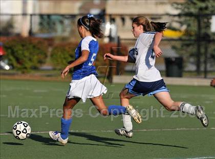 Thumbnail 2 in Salem vs Nashua North photogallery.