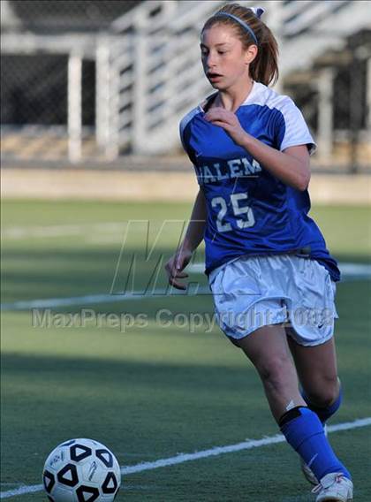 Thumbnail 1 in Salem vs Nashua North photogallery.