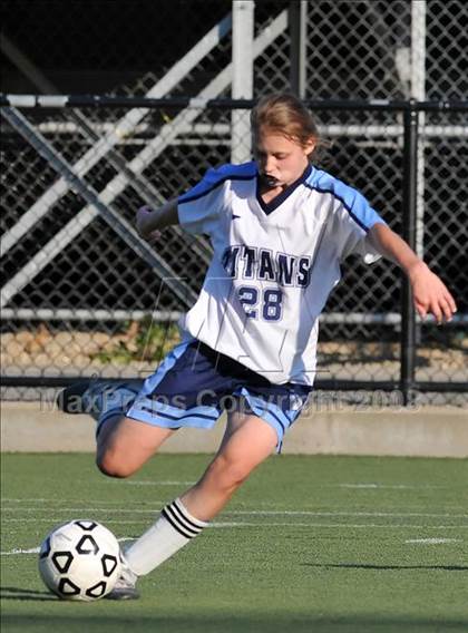Thumbnail 2 in Salem vs Nashua North photogallery.