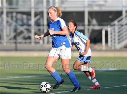 Thumbnail 1 in Salem vs Nashua North photogallery.