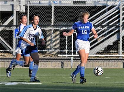 Thumbnail 3 in Salem vs Nashua North photogallery.