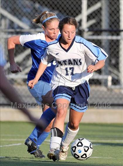 Thumbnail 2 in Salem vs Nashua North photogallery.