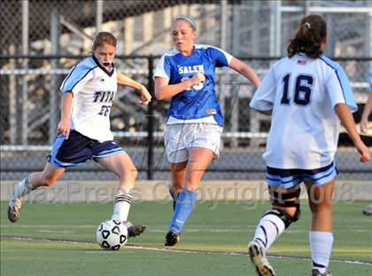 Thumbnail 2 in Salem vs Nashua North photogallery.