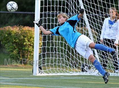 Thumbnail 2 in Salem vs Nashua North photogallery.