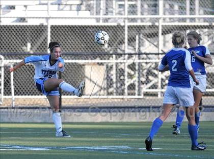 Thumbnail 1 in Salem vs Nashua North photogallery.