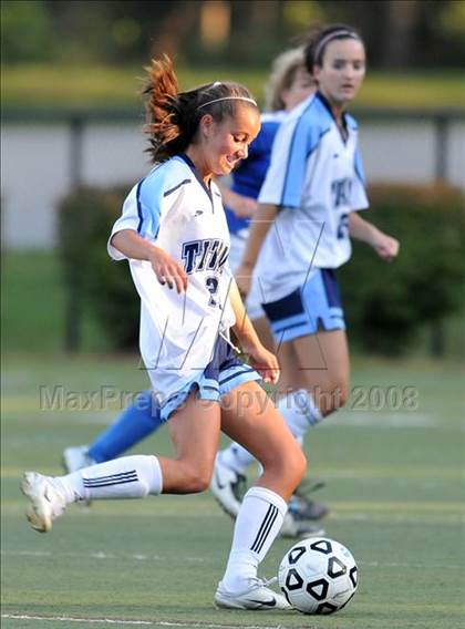 Thumbnail 1 in Salem vs Nashua North photogallery.