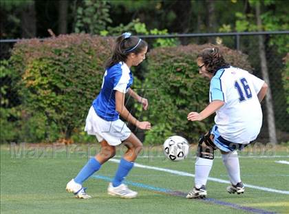 Thumbnail 3 in Salem vs Nashua North photogallery.