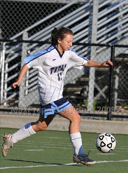 Thumbnail 3 in Salem vs Nashua North photogallery.