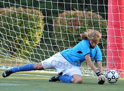 Thumbnail 3 in Salem vs Nashua North photogallery.