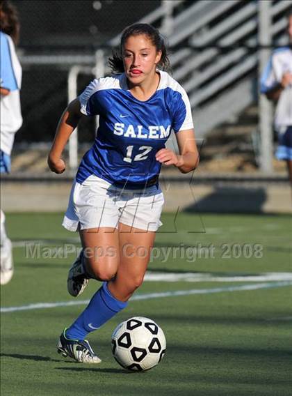 Thumbnail 3 in Salem vs Nashua North photogallery.