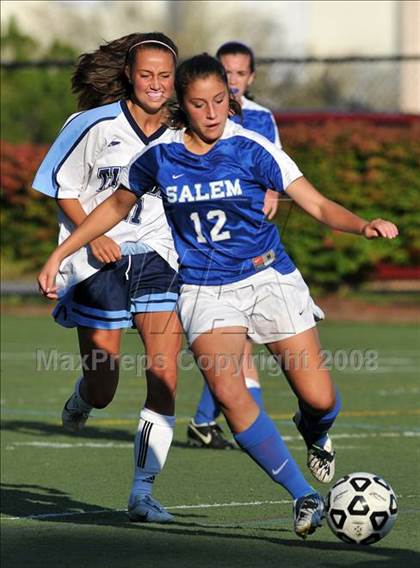 Thumbnail 1 in Salem vs Nashua North photogallery.