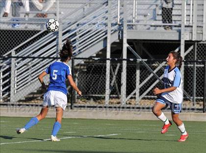 Thumbnail 1 in Salem vs Nashua North photogallery.