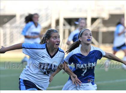 Thumbnail 3 in Salem vs Nashua North photogallery.