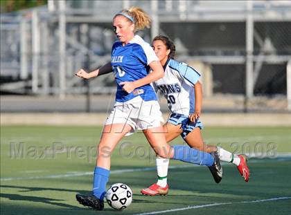 Thumbnail 2 in Salem vs Nashua North photogallery.