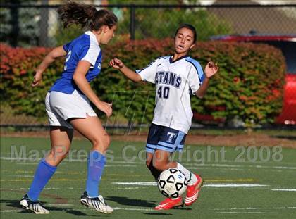 Thumbnail 3 in Salem vs Nashua North photogallery.