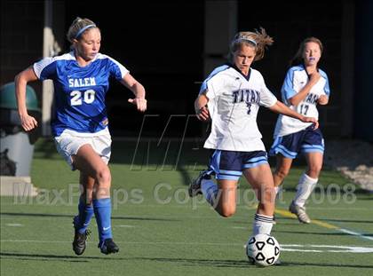 Thumbnail 3 in Salem vs Nashua North photogallery.