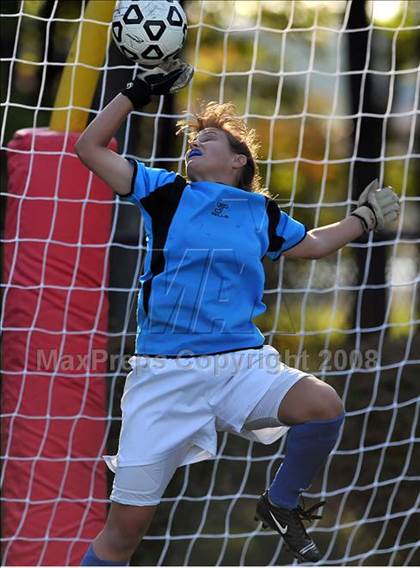 Thumbnail 2 in Salem vs Nashua North photogallery.