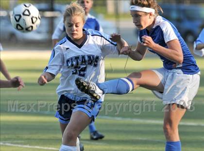 Thumbnail 2 in Salem vs Nashua North photogallery.