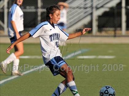 Thumbnail 1 in Salem vs Nashua North photogallery.