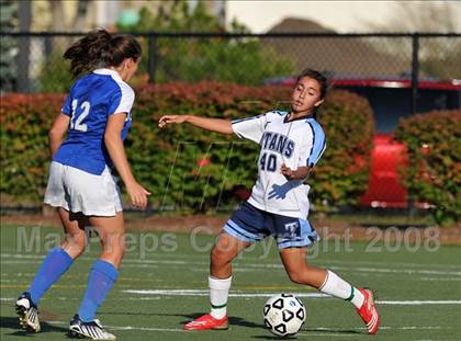 Thumbnail 2 in Salem vs Nashua North photogallery.