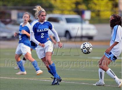Thumbnail 3 in Salem vs Nashua North photogallery.