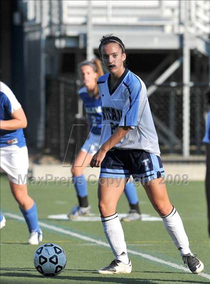 Thumbnail 2 in Salem vs Nashua North photogallery.