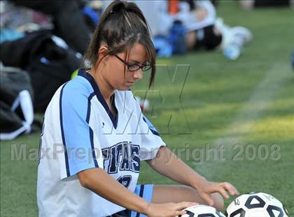 Thumbnail 1 in Salem vs Nashua North photogallery.