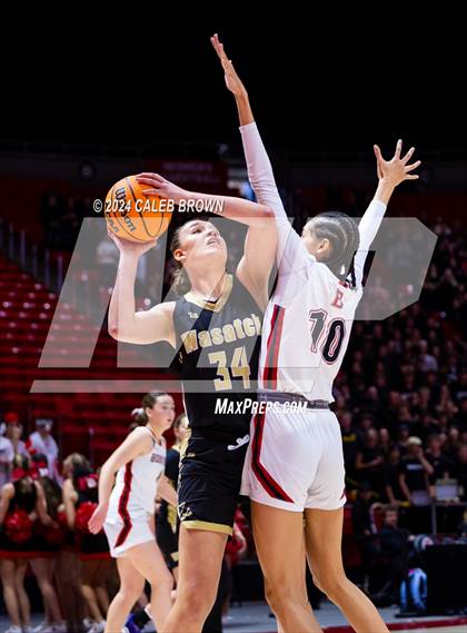 Thumbnail 3 in Bountiful vs. Wasatch (UHSAA 5A Final) photogallery.