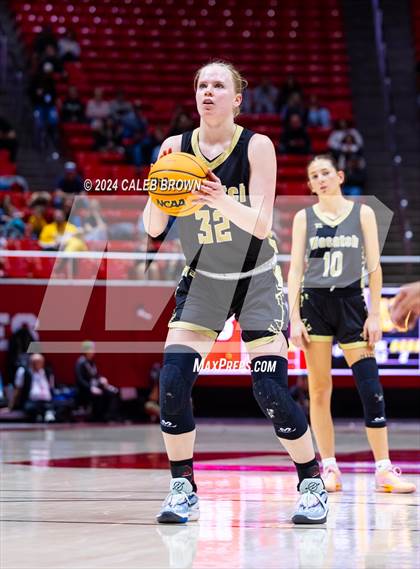 Thumbnail 3 in Bountiful vs. Wasatch (UHSAA 5A Final) photogallery.