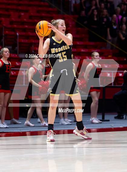 Thumbnail 1 in Bountiful vs. Wasatch (UHSAA 5A Final) photogallery.
