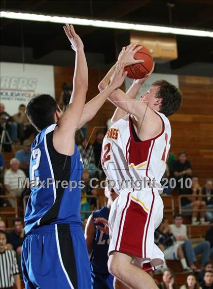 Thumbnail 2 in La Jolla Country Day @ Torrey Pines (MaxPreps Holiday Classic) photogallery.