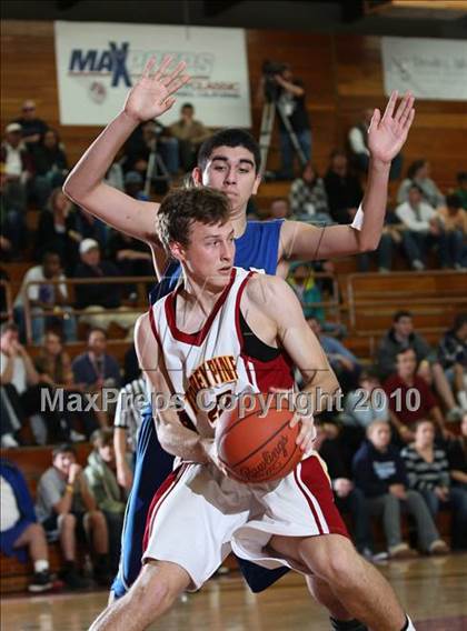 Thumbnail 1 in La Jolla Country Day @ Torrey Pines (MaxPreps Holiday Classic) photogallery.