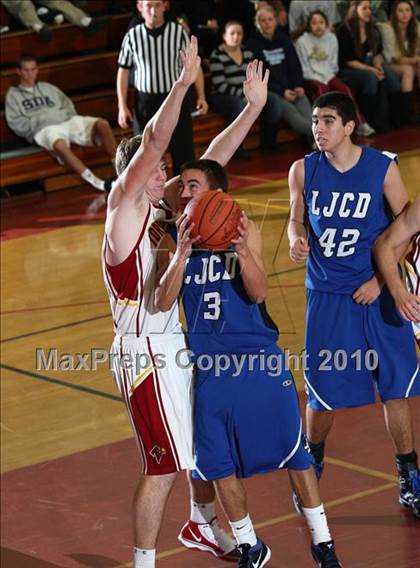 Thumbnail 2 in La Jolla Country Day @ Torrey Pines (MaxPreps Holiday Classic) photogallery.