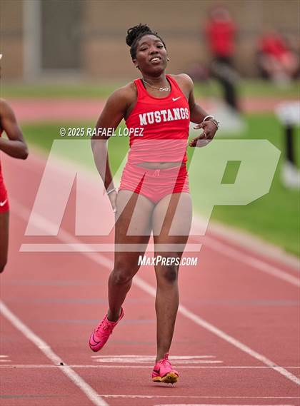 Thumbnail 3 in UIL 6A Track & Field District Prelims (400M) photogallery.