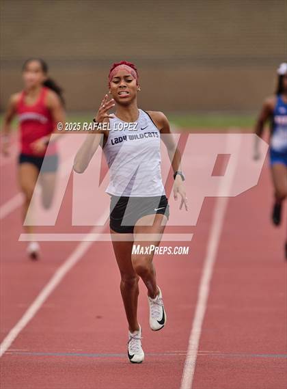 Thumbnail 1 in UIL 6A Track & Field District Prelims (400M) photogallery.