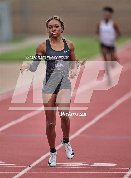 Thumbnail 1 in UIL 6A Track & Field District Prelims (400M) photogallery.