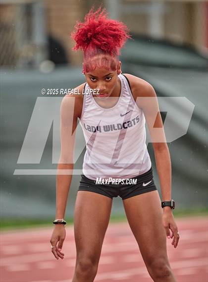 Thumbnail 2 in UIL 6A Track & Field District Prelims (400M) photogallery.