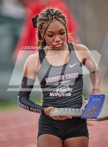 Thumbnail 3 in UIL 6A Track & Field District Prelims (400M) photogallery.