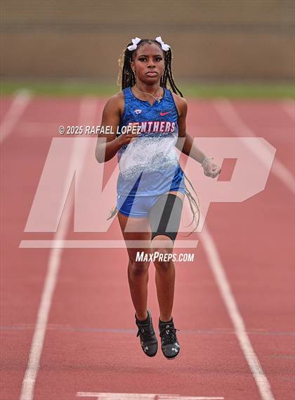 Thumbnail 1 in UIL 6A Track & Field District Prelims (400M) photogallery.