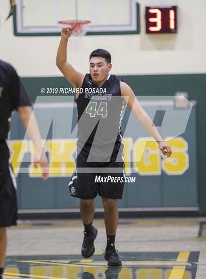 Thumbnail 1 in JV: Reedley @ Kingsburg photogallery.
