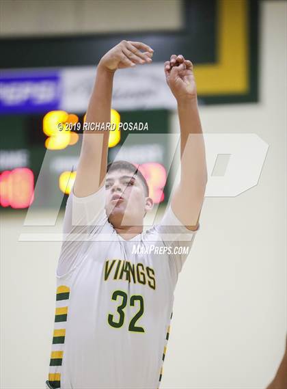 Thumbnail 3 in JV: Reedley @ Kingsburg photogallery.