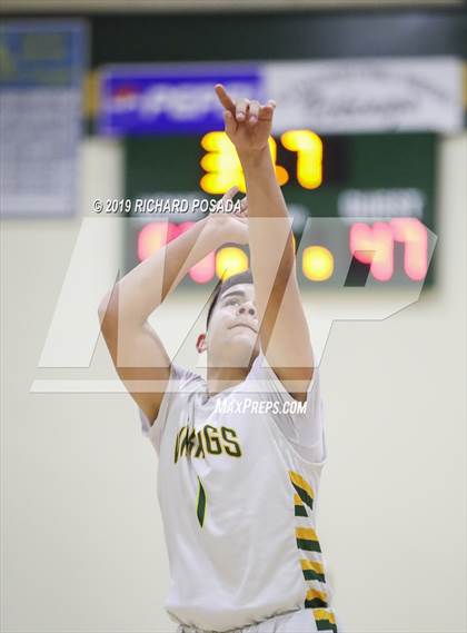Thumbnail 2 in JV: Reedley @ Kingsburg photogallery.