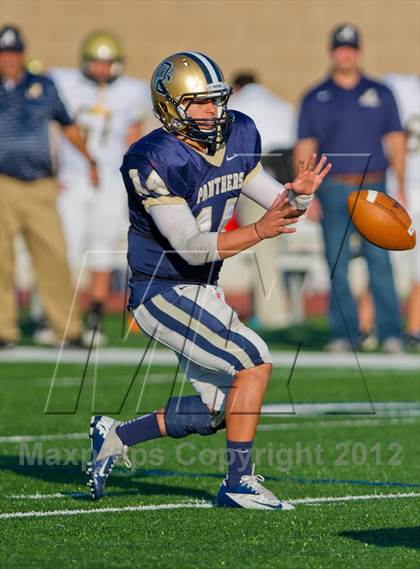 Thumbnail 1 in Alexander vs. O'Connor (UIL 5A Division 1 Regional Playoff) photogallery.