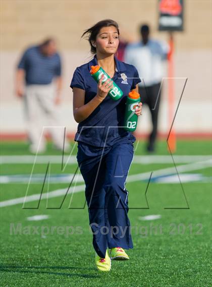 Thumbnail 2 in Alexander vs. O'Connor (UIL 5A Division 1 Regional Playoff) photogallery.