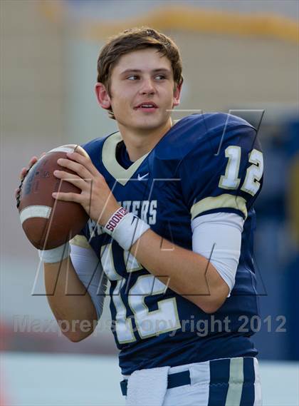 Thumbnail 3 in Alexander vs. O'Connor (UIL 5A Division 1 Regional Playoff) photogallery.