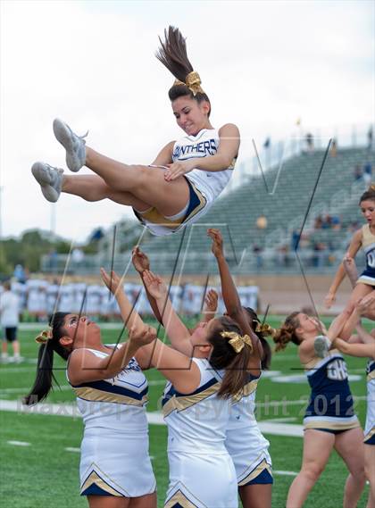 Thumbnail 2 in Alexander vs. O'Connor (UIL 5A Division 1 Regional Playoff) photogallery.