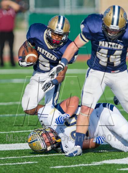 Thumbnail 2 in Alexander vs. O'Connor (UIL 5A Division 1 Regional Playoff) photogallery.