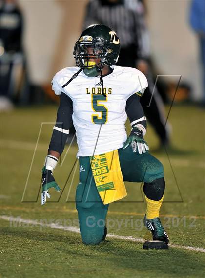 Thumbnail 3 in Dallas Jesuit vs. Longview (UIL 5A Division 2 Area Playoff) photogallery.