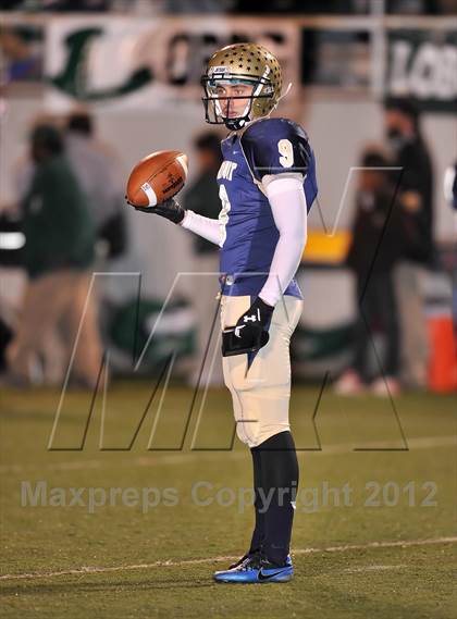 Thumbnail 2 in Dallas Jesuit vs. Longview (UIL 5A Division 2 Area Playoff) photogallery.